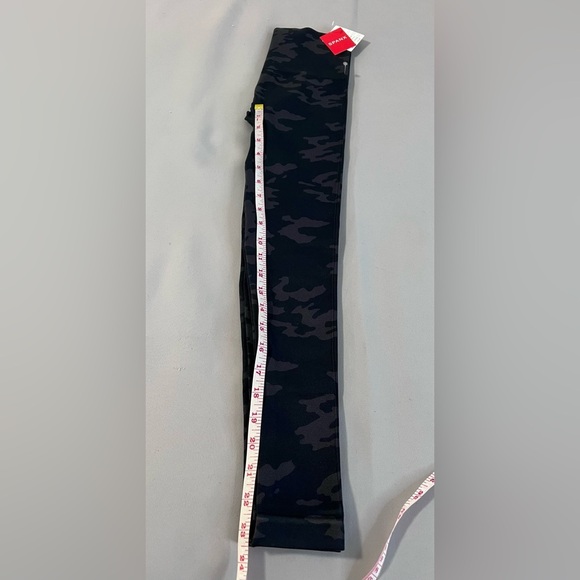 Spanx Look At Me Now Seamless Camo Leggings Women’s Size Medium NWT - Picture 7 of 13